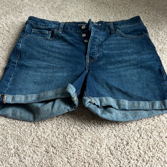 Old navy shorts - Picture 1 of 3
